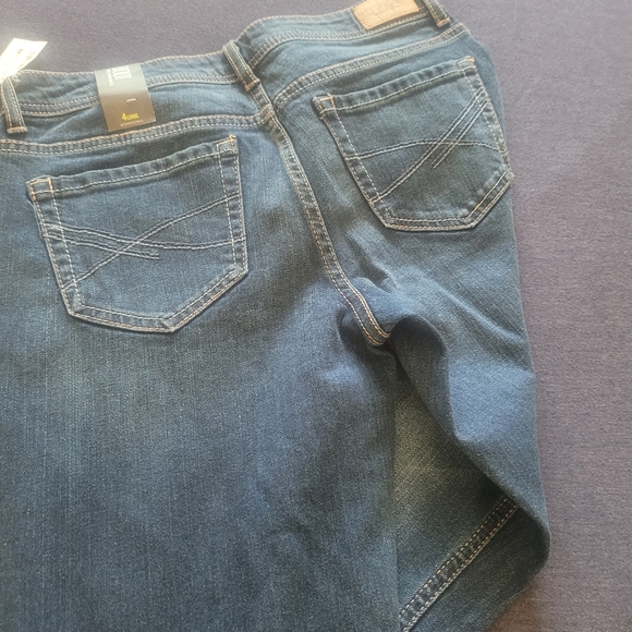 Aeropostale low rise slightly flared leg Jean 👖 - Picture 7 of 9